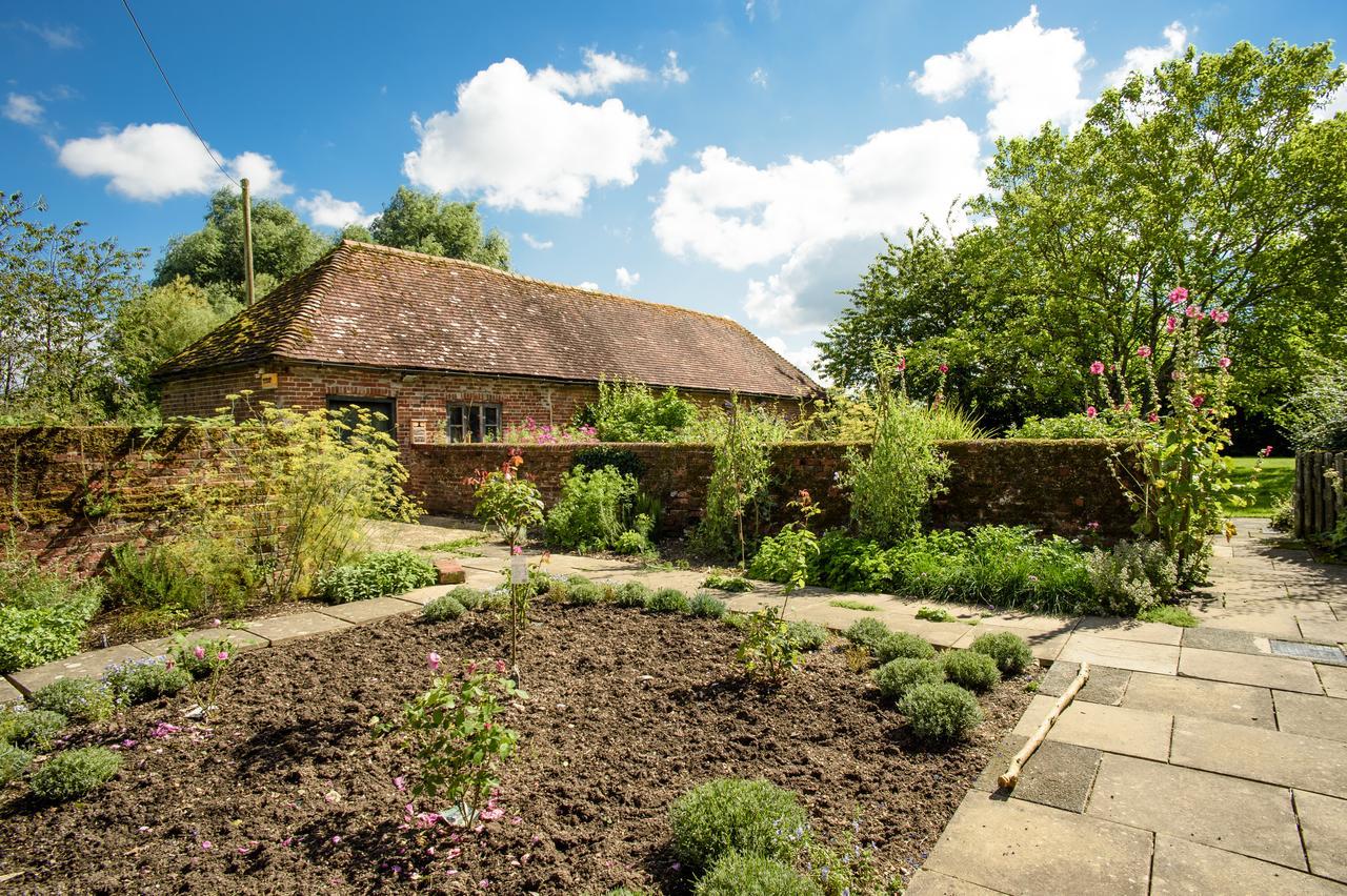 ホテルAll Hallows Farmhouse Wimborne Saint Giles エクステリア 写真